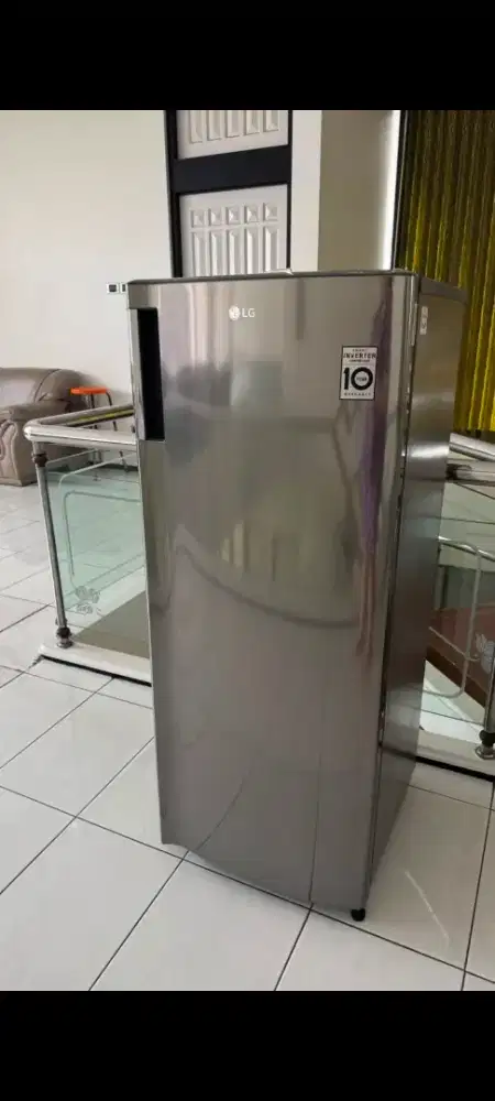 Freser LG 6rak mulus spt baru normal beku