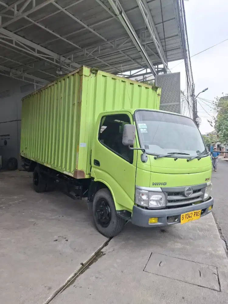 Hino dutro 110LD CDD 6roda box orsinil 2019