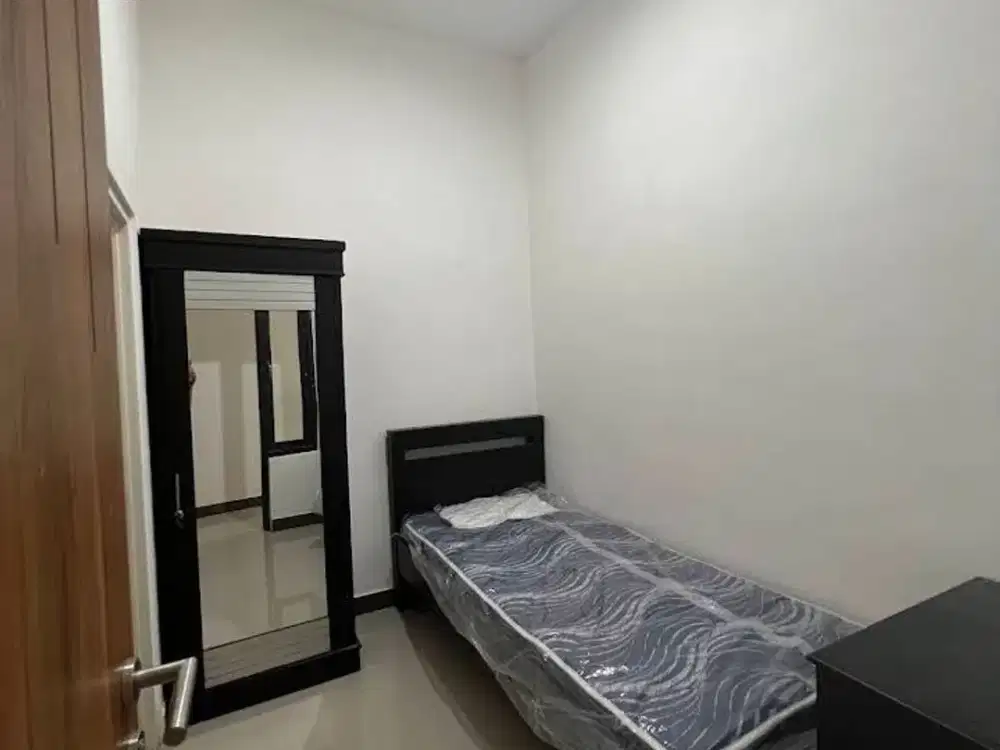 Bu Kos2an Dekat Kampus Its/Hangtuah- 1 Garasi Muat 10 Motor Sdh Dihitung Spacenya - 1 Dapur Bersama + 1 Kulkas - 1 Ruang Cuci Jemur