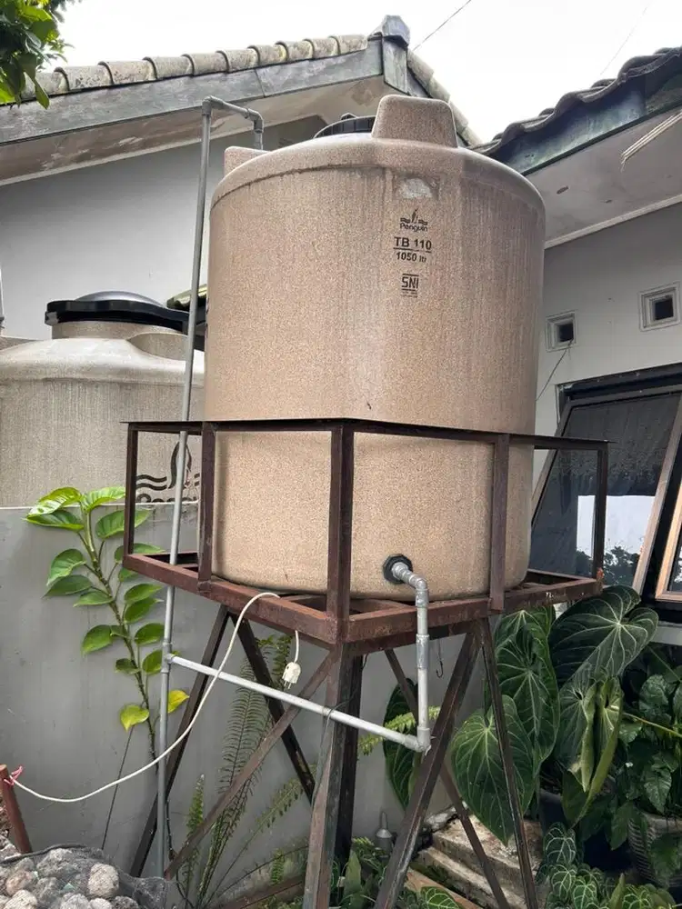 Tandon air merk Penguin 1050 liter bekas mulus + kaki rangka besi