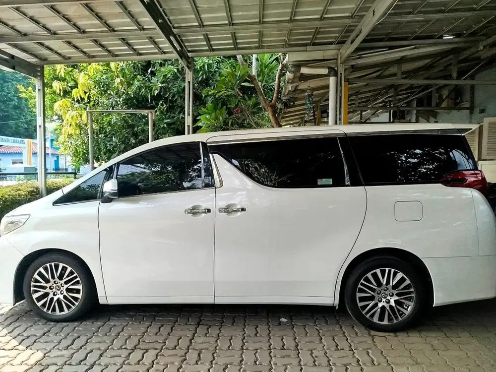 MOBIL TOYOTA ALPHARD WHITE