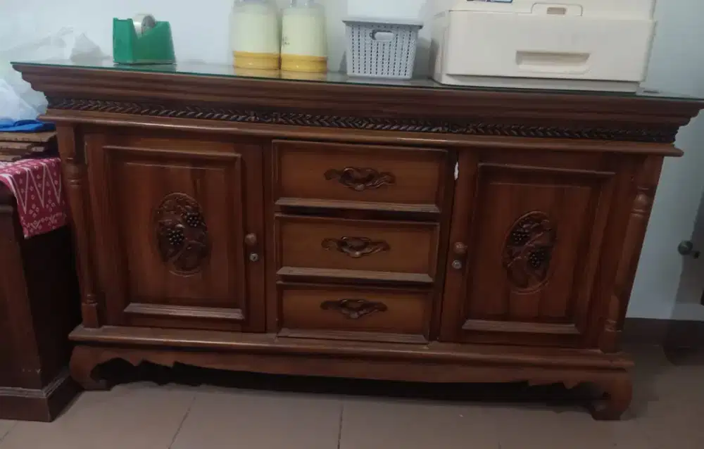 Meja jati ukir mulus