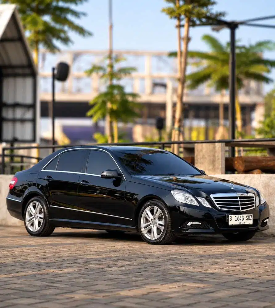 Mercedes-Benz E300 2010 Bensin