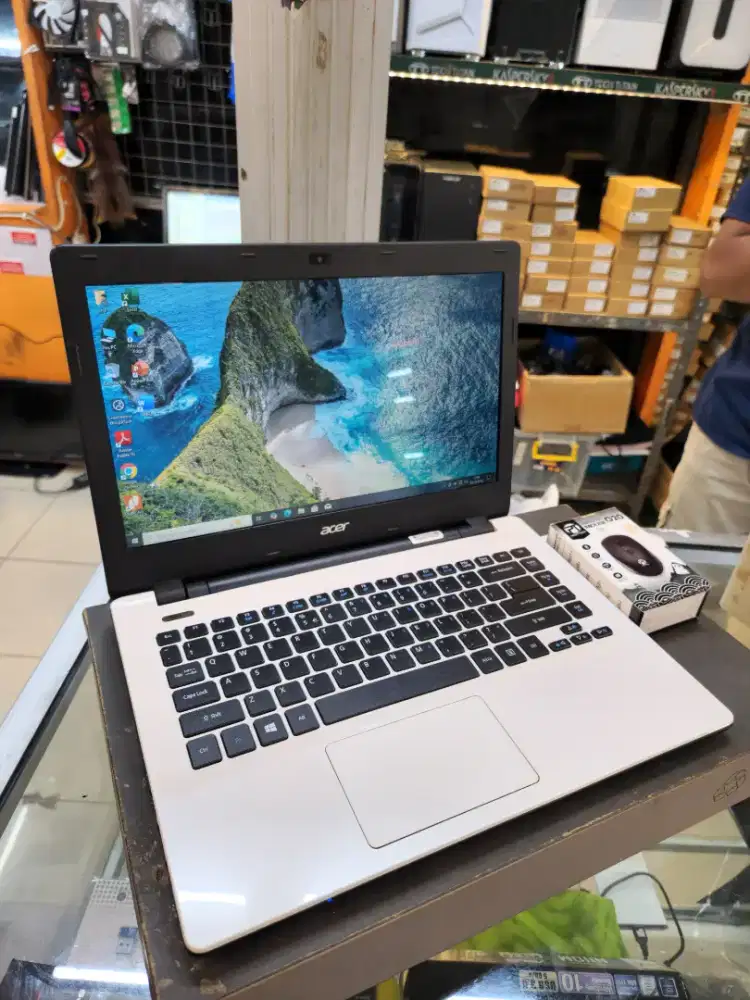 Acer aspire E5-411 ram 4 GB SSD 128 GB no lemott udah SSD