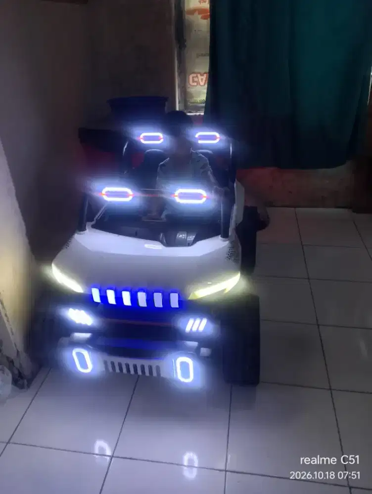 MOBIL AKI BESAR