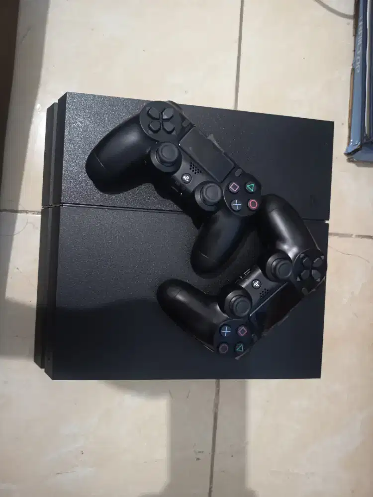 Dijual PS 4 FAT 1tb