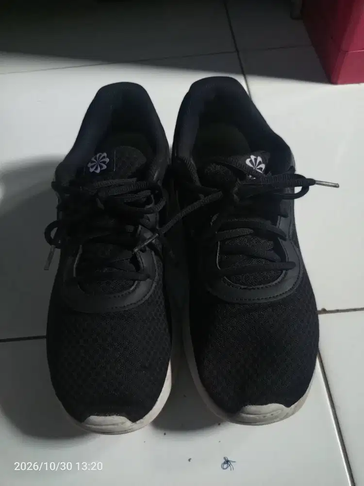 Sepatu merek Nike