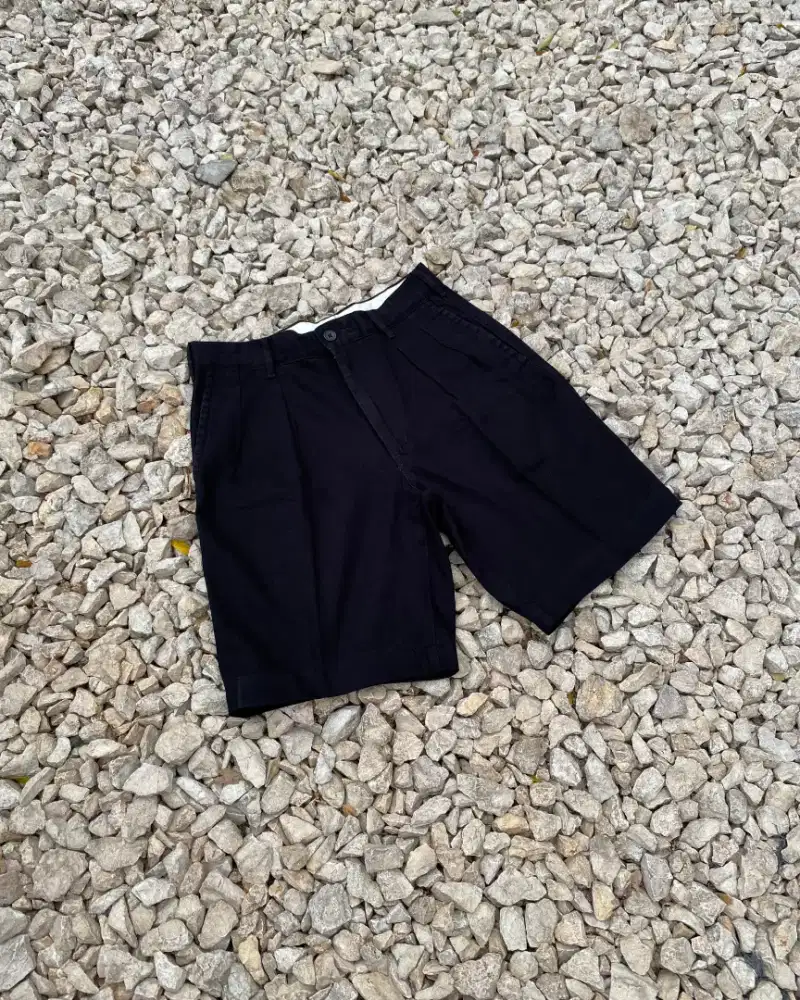 Uniqlo U Short Pants - size 30 (Celana Second/bekas Brand)