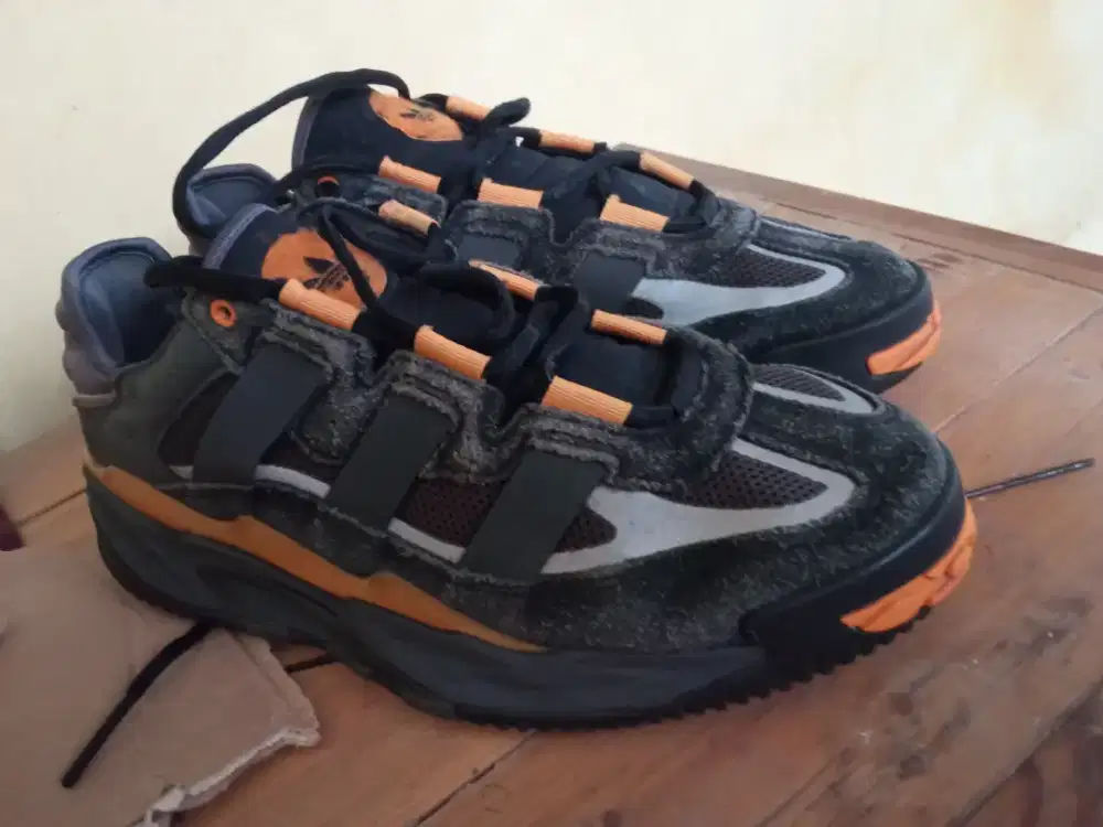 Sepatu olah raga dan nongkrong Ad*d*S original bukan kaleng2 ..