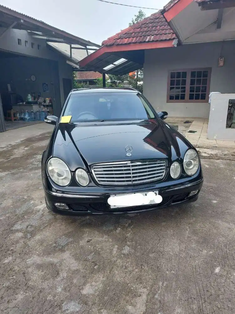 Mercedes-Benz E240 2003 Bensin