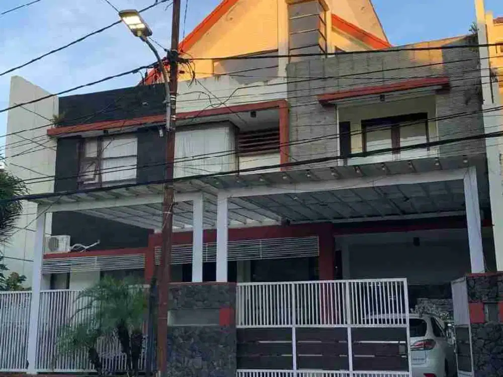 Turun Harga! Rumah Mewah Strategis Area Dewandaru Suhat Luas 401 m2