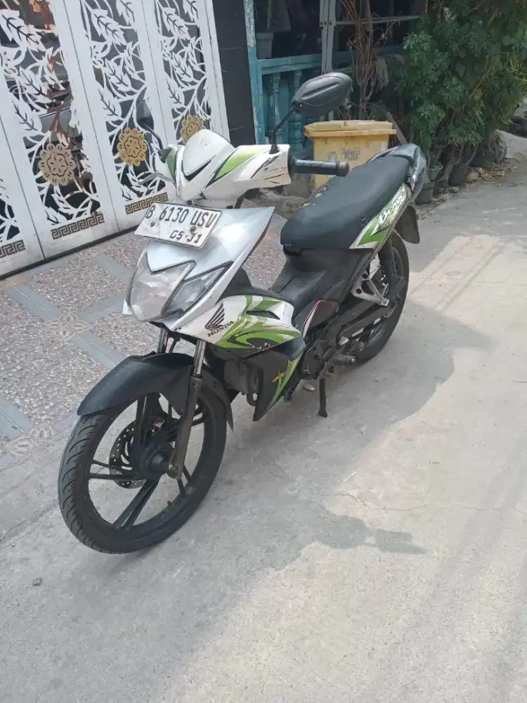 Honda Blade 2011 ss lengkap mesin bagus pajak hidup plat B DKI