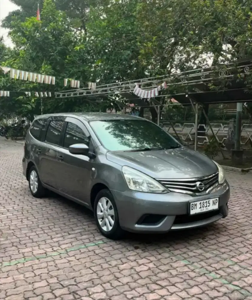 Nissan Grand Livina 1.5 Sv matic 2014