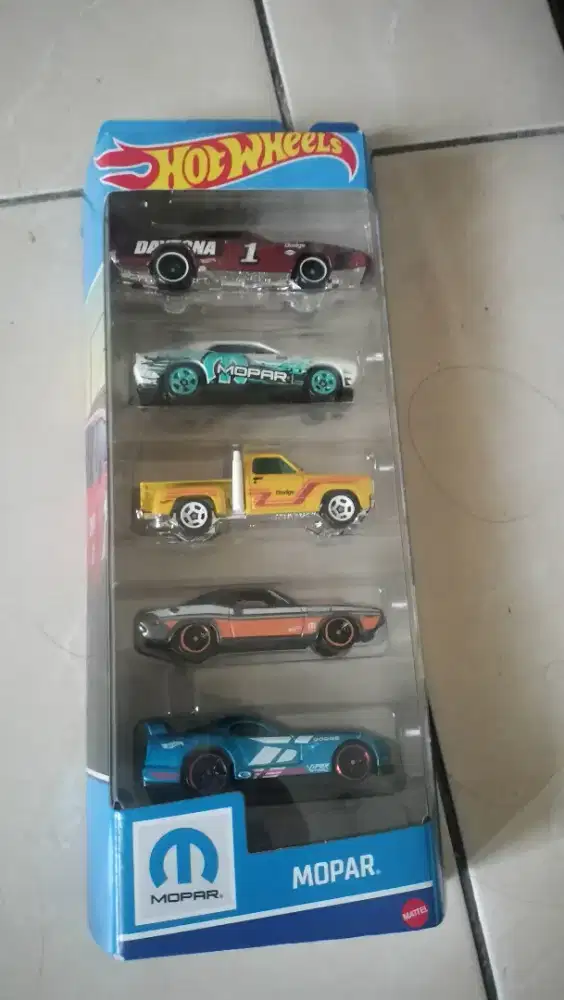 Hotwheels 1 set isi 5