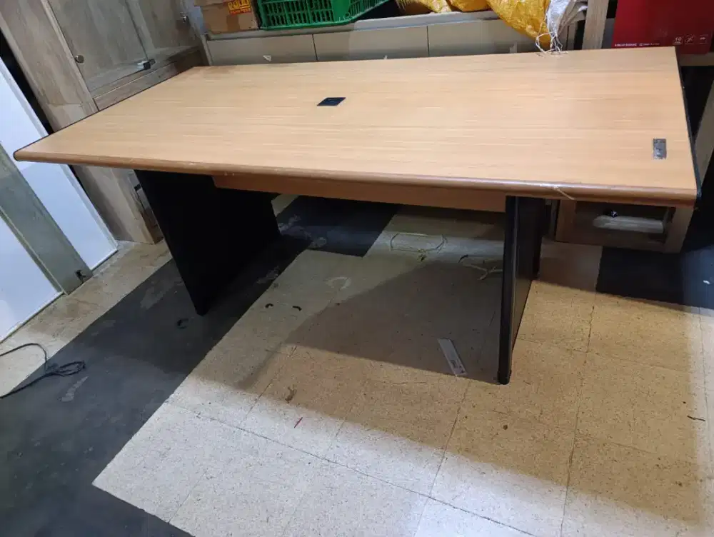Borongan alat kantor , Meja 7 , kursi 7