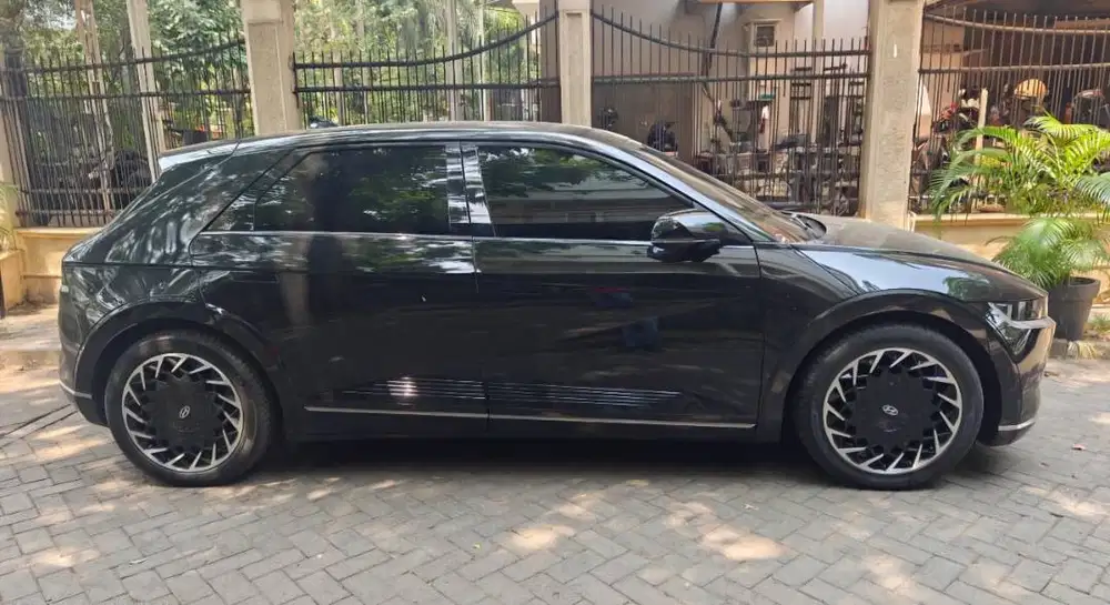 HYUNDAI IONIO 5 SIGNATURE LONG RANGE 2023 NON BLUELINK. Tangan pertama