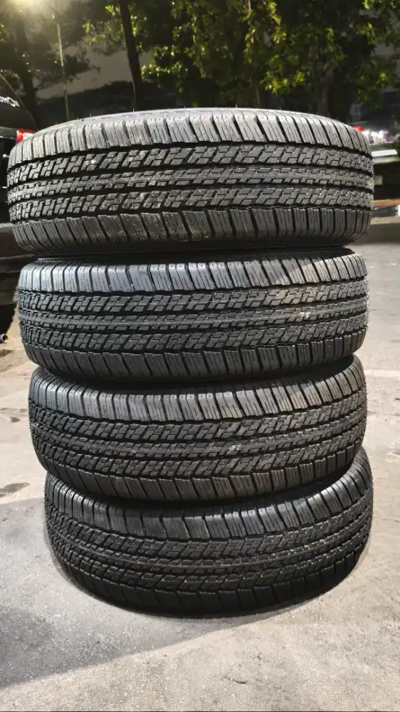Ban 265/70 R16 merk Bridgestone