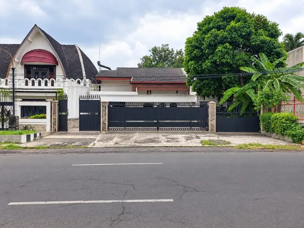 Disewa Rumah Komersil Jalan Imam Bonjol Tengah Kota, Surabaya