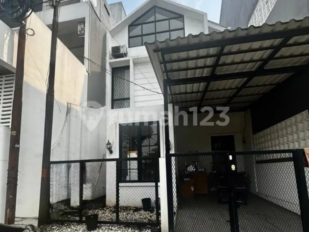 Rumah Cantik 2 Lantai Hadap Selatan Semi Furnish di Nusaloka BSD