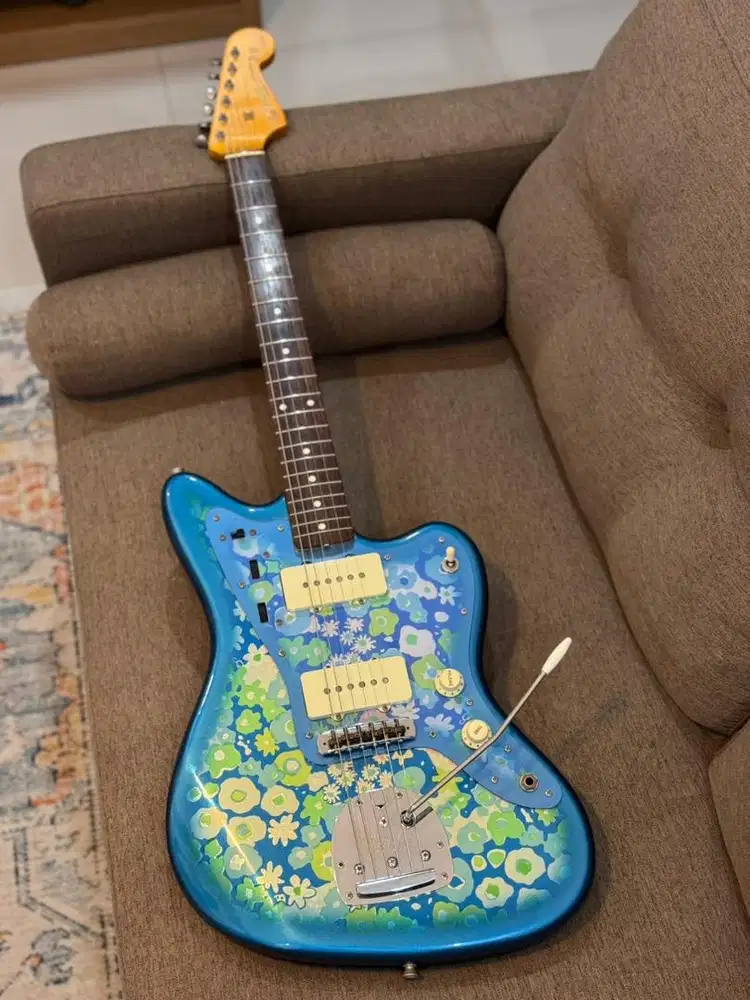 Gitar Fender FSR Traditional ‘60s Jazzmaster Blue Flower made in Japan