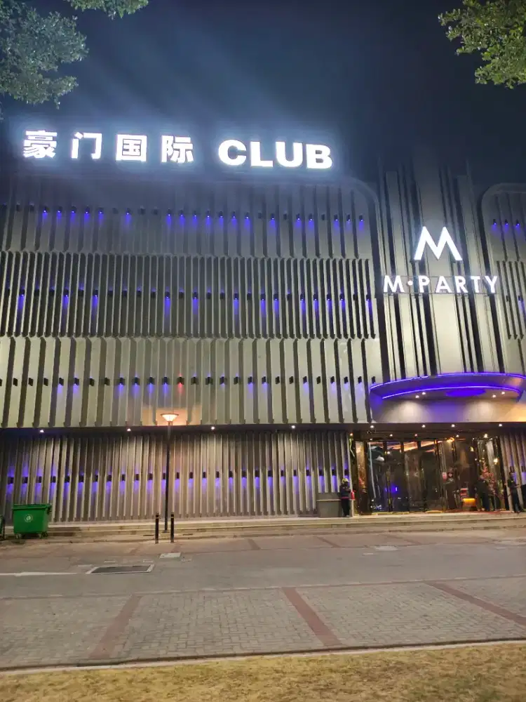 LOKER LC KARAOKE & CLUB