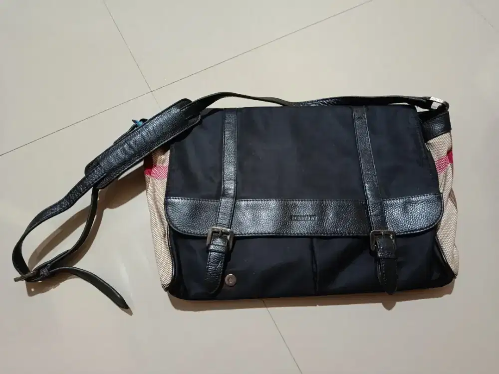Di jual tas burberry