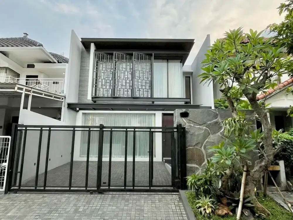 Hot Item !! Rumah High Spec Full Furnished di Graha Family Surabaya Barat Siap Huni