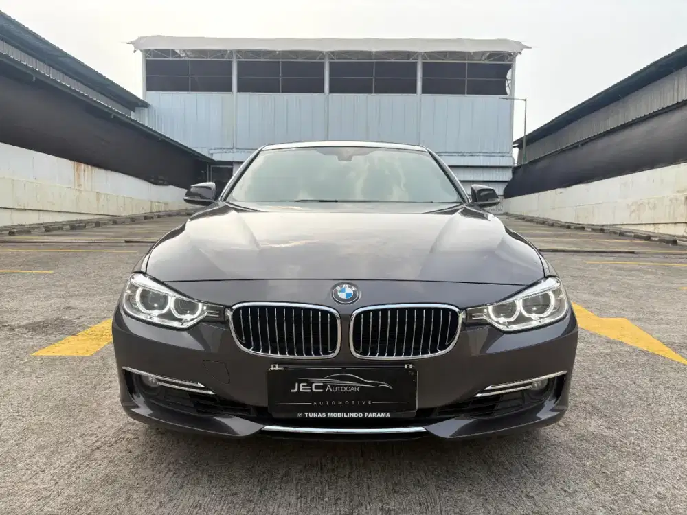 BMW 320i LUXURY N20 2.0 AT 2014(DPRINGAN,ISTIMEWA,PERFECT,PATEN Bosku)