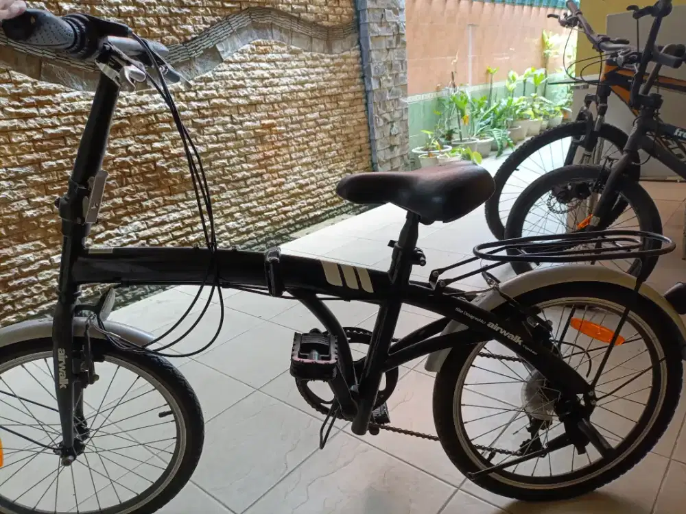 Sepeda lipat airwalk