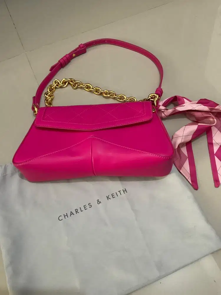 Tas wanita Charles n Keith Pink
