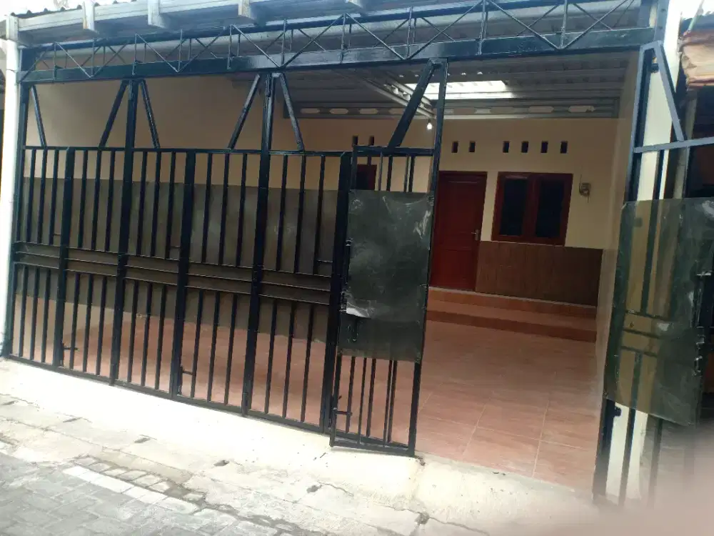 Hunian nyaman di tengah kota dekat dg stadion Manahan.