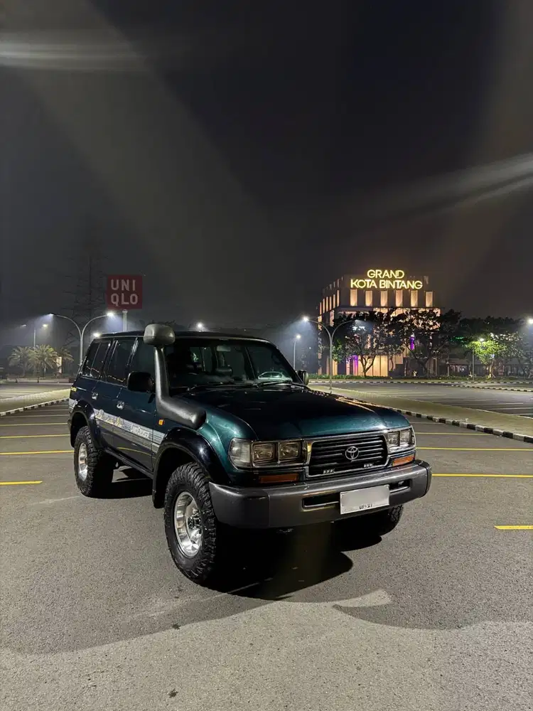 Toyota Land Cruiser VX80 1995 Diesel 4.2 Manual 4x4 — Hijau Tua [RARE]