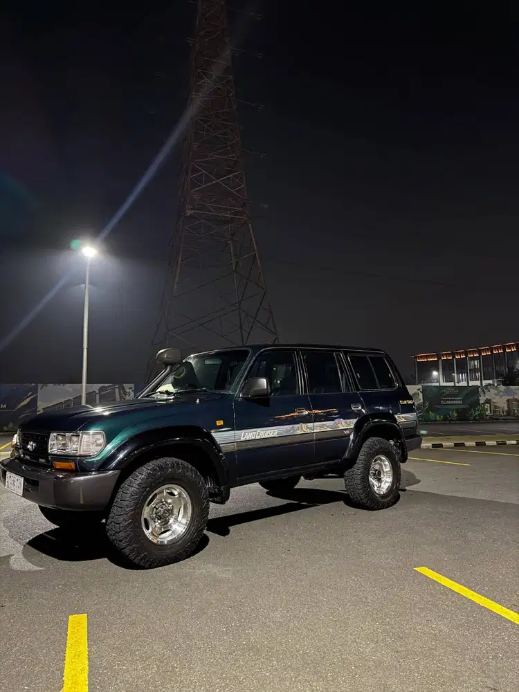 Toyota Land Cruiser VX80 1995 Diesel 4.2 Manual 4x4 — Hijau Tua [RARE]