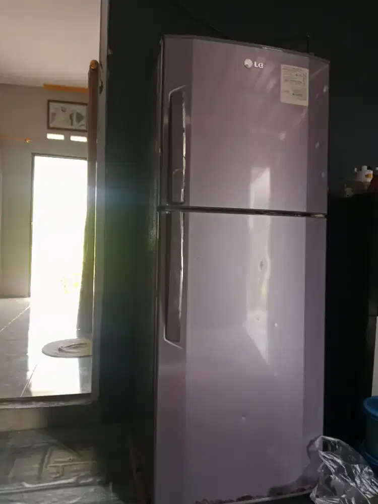 Kulkas pakaian pribadi masih bgs terawat