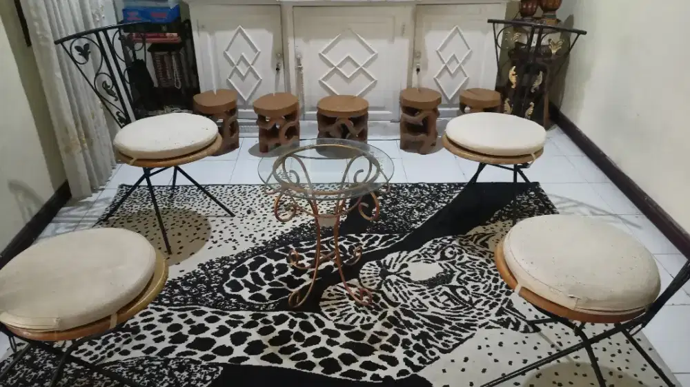 satu set kursi besi Padu