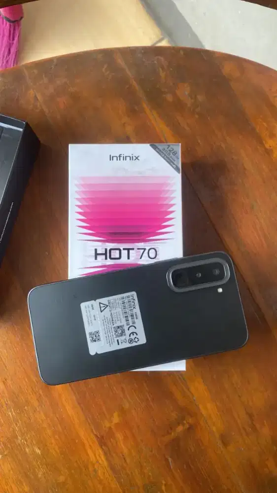 Infinix hot 70 4+4/128
