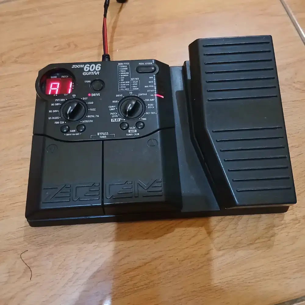 EFEK GITAR ZOOM 606