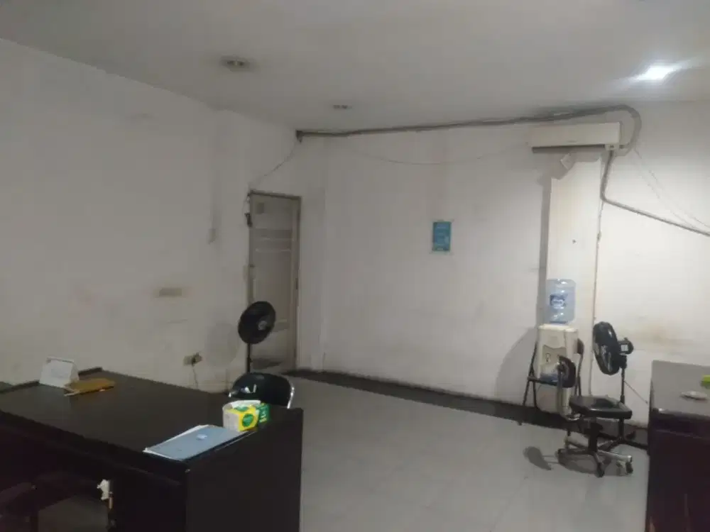 Dijual / Sewa Ruko 3 Lantai 483m² Adiarsa Timur Karawang – SHM