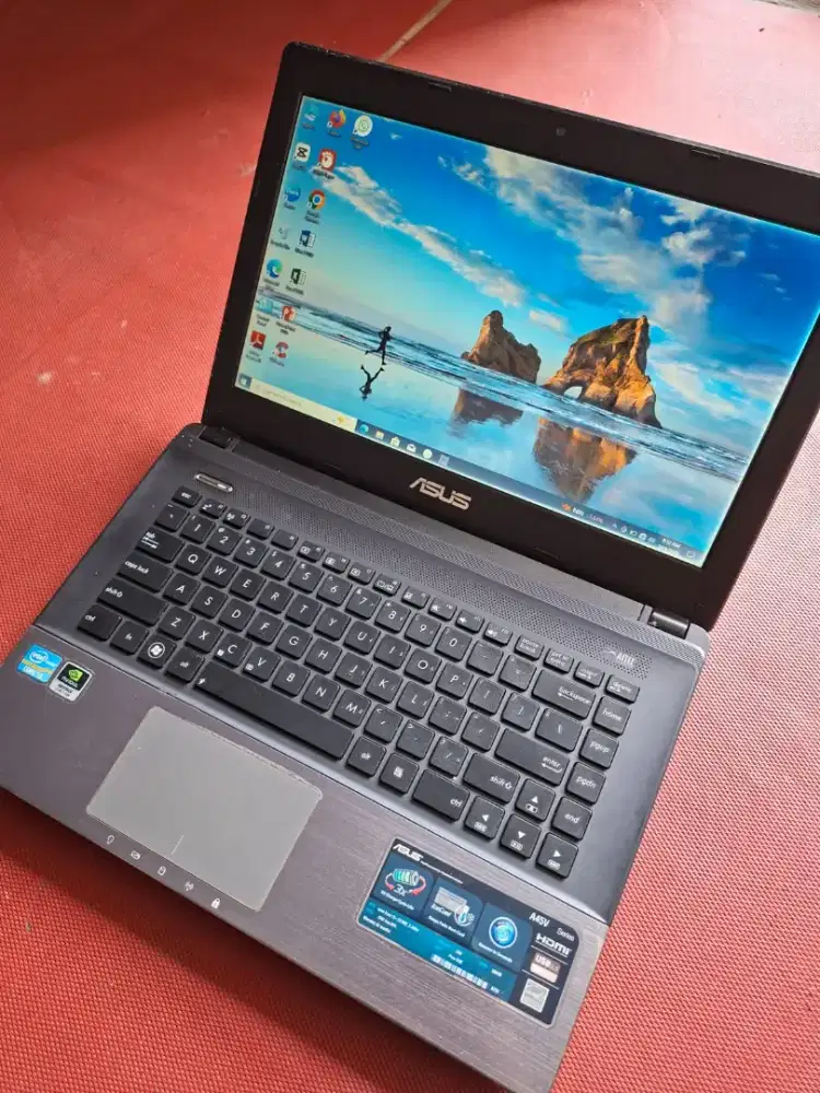 Laptop Asus A45VD,  Intel Core i3-2370M (2.4 GHz), Bekas.