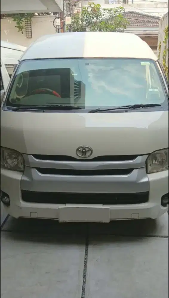 Dijual hiace commuter 2,5 diesel MT Tahun 2014