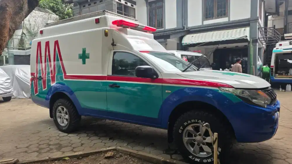 Mitsubishi Triton HDX (4x4) Ambulance