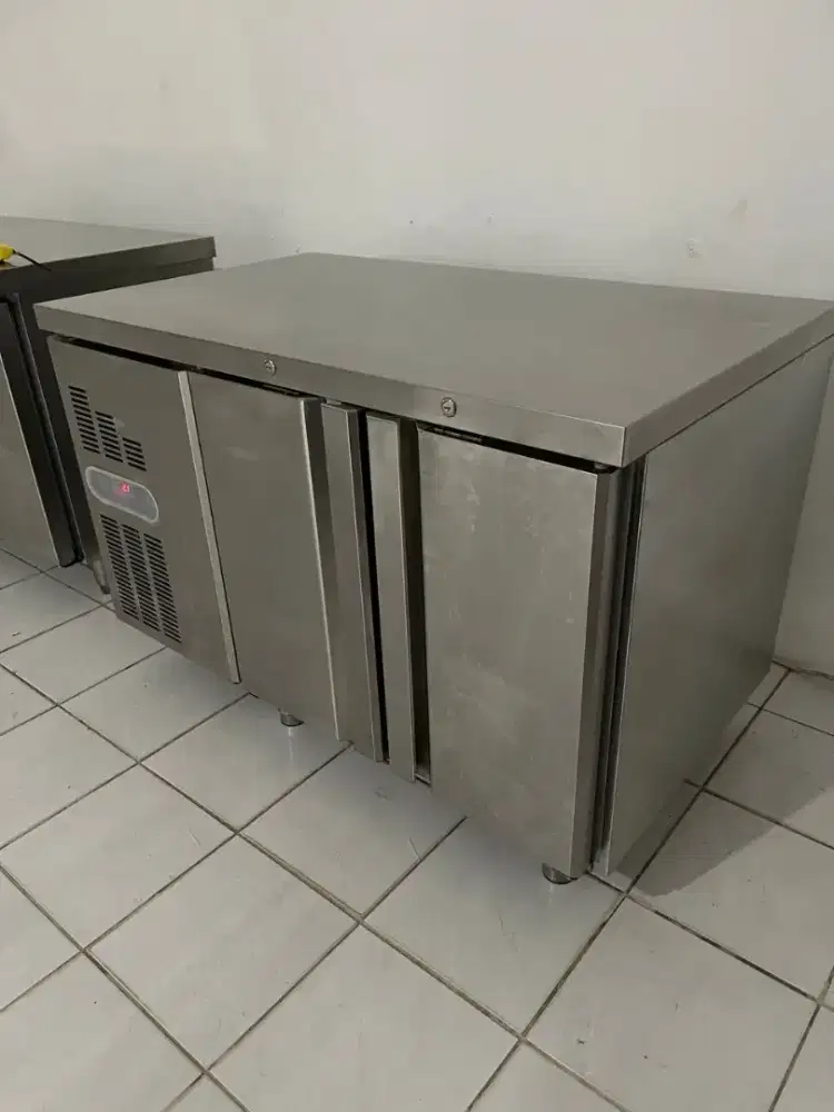 Undercounter chiller