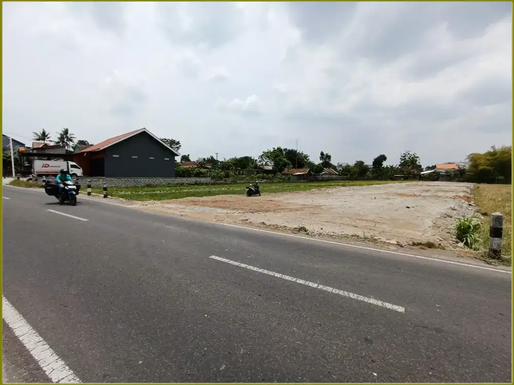 Tepi Aspal Sidokarto, dekat Pasar Godean : SHM Pekarangan
