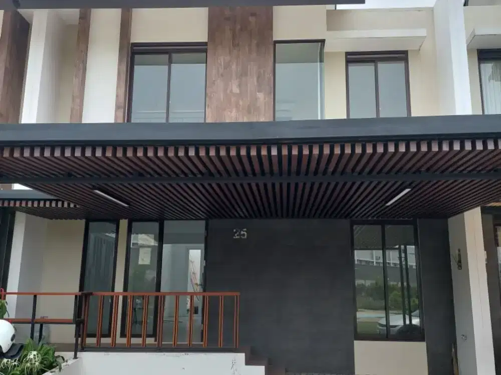 DISEWAKAN RUMAH BARU 2 LANTAI, FULL RENOVASI DAN SIAP HUNI