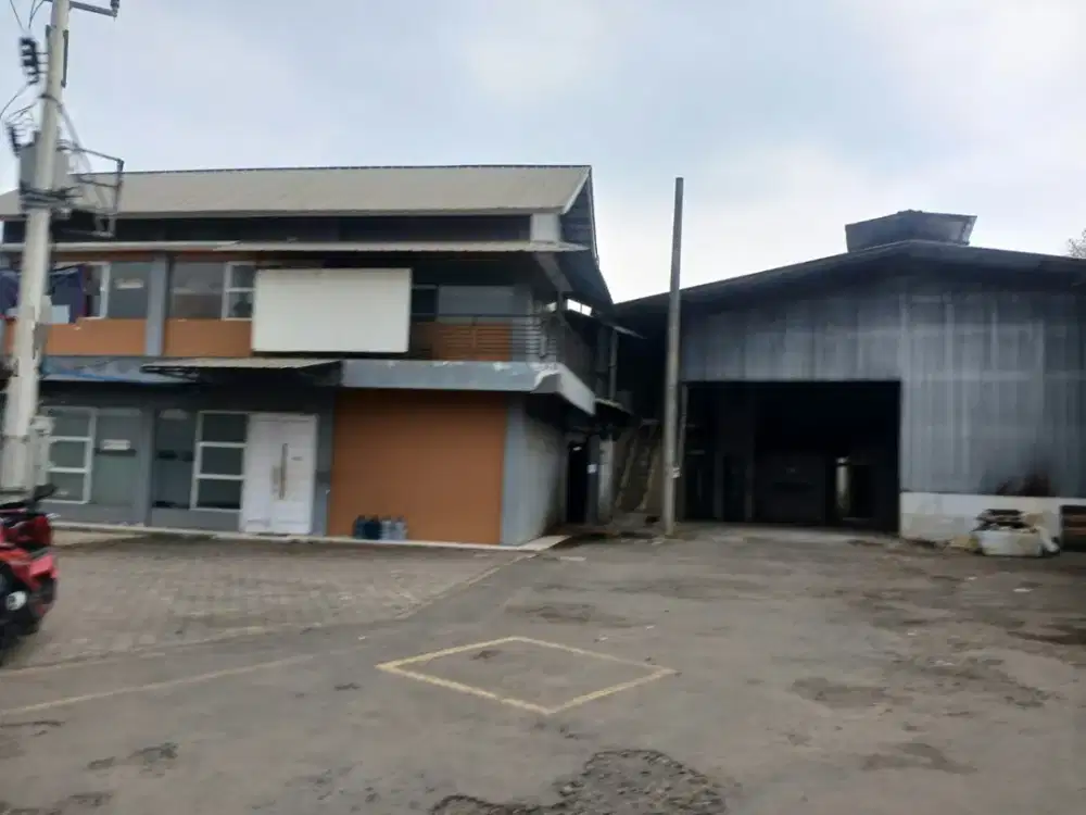Disewakan Gudang dan Bangunan Kantor Kondisi Bagus Akses Container 40 Ft di Setu. Kabupaten Bekasi