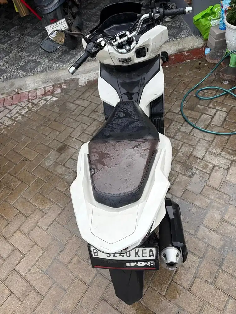 HONDA PCX PUTIH
