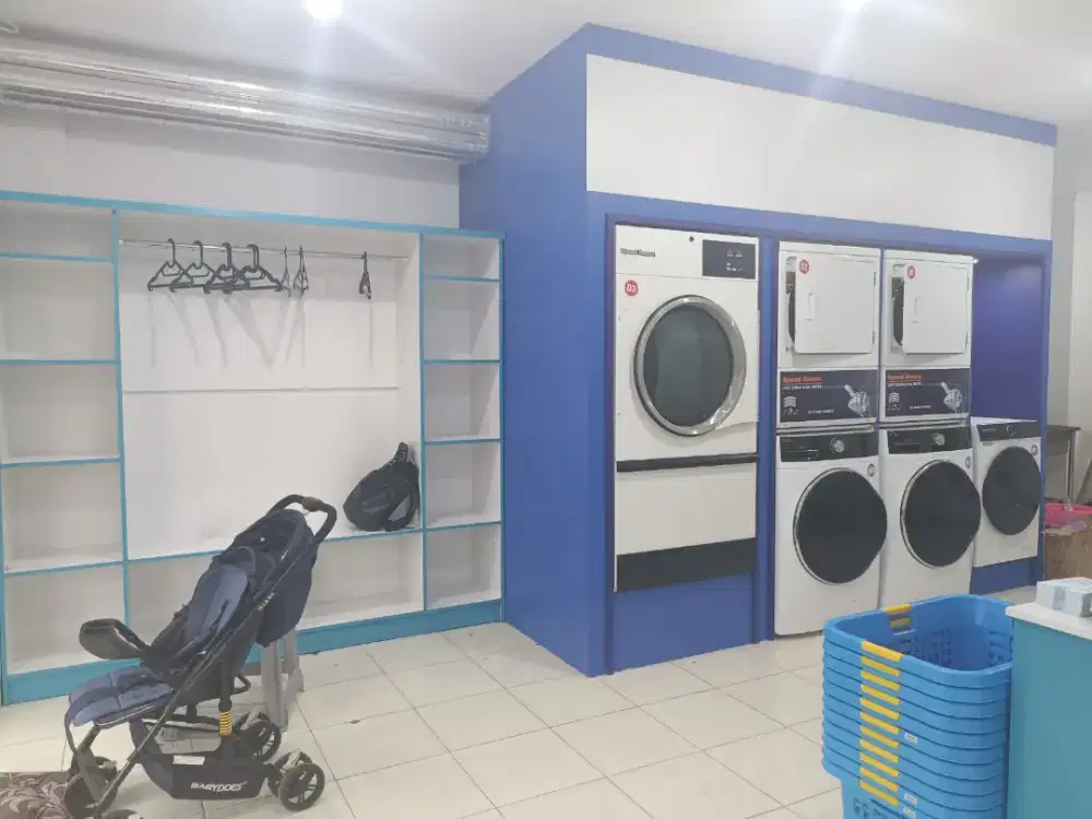 Kurir Laundry dan Staff Setrika Uap