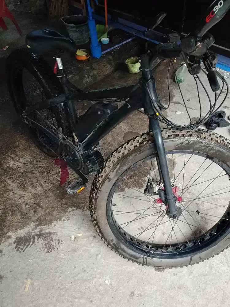 Sepeda Bigfoot elektrik (Listrik)