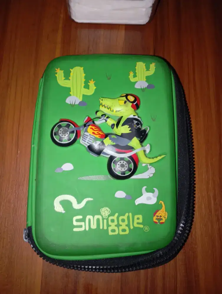 TEMPAT PENSIL SMIGGLE
