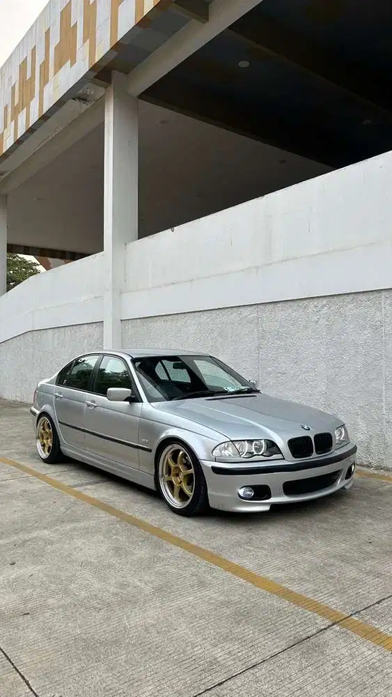 BMW 318i 2001 Bensin